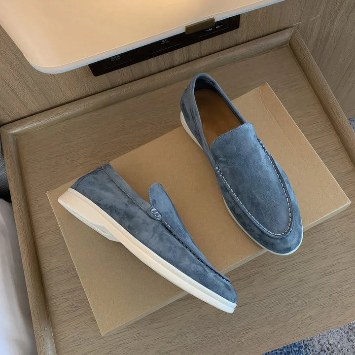 Comfortable men's elegant loafers in a timeless design, suitable for both formal and casual occasions. Premium quality.