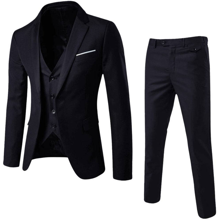 Well-fitted men's tailored suit set, a classic choice for spring weddings & business meetings.