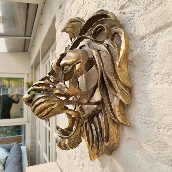 Elegant metal lion head wall decor, a powerful and modern accent for indoor or outdoor spaces.