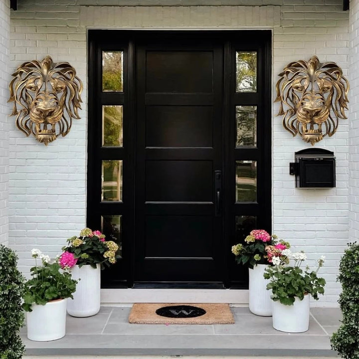 Decorative metal lion head wall art, a majestic animal sculpture bringing strength and elegance to any room.
