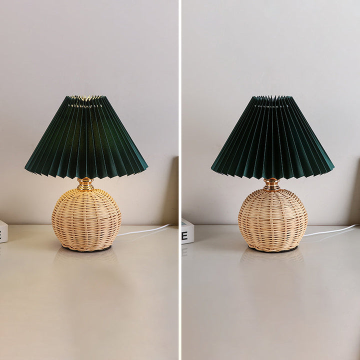 Modern Nordic table lamp with energy-efficient LED and natural rattan, USB powered.