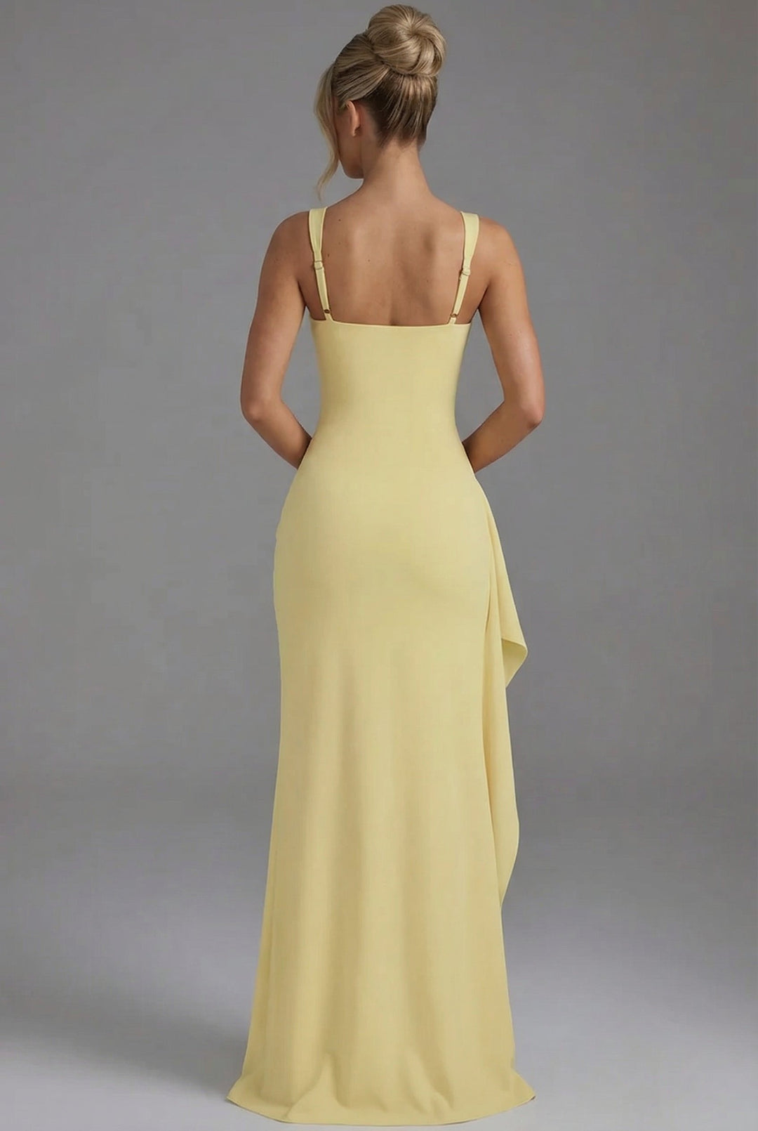 Elegant women's open-back bodycon maxi dress with a high side split, perfect for formal parties.