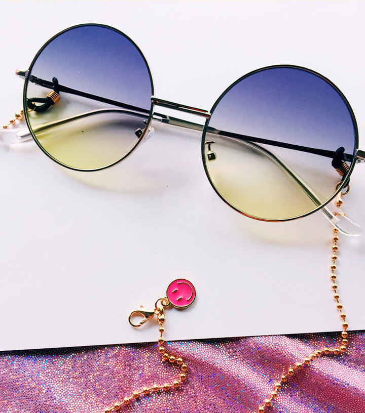 Beaded pearl glasses chain, an elegant daily essential for women. Keeps eyewear safe & accessible.