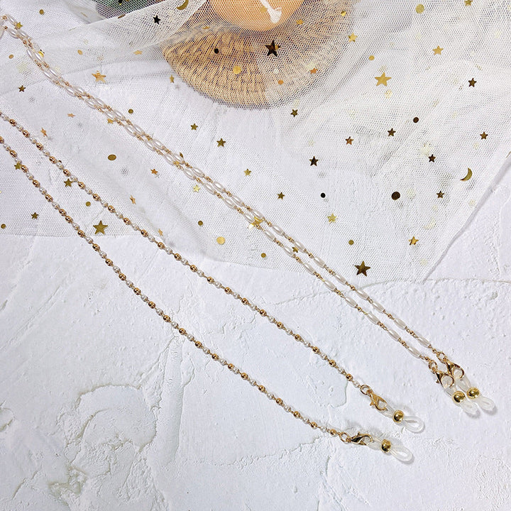 Gift for her: beautiful pearl glasses chain, an elegant eyewear holder & fashion accessory for women.