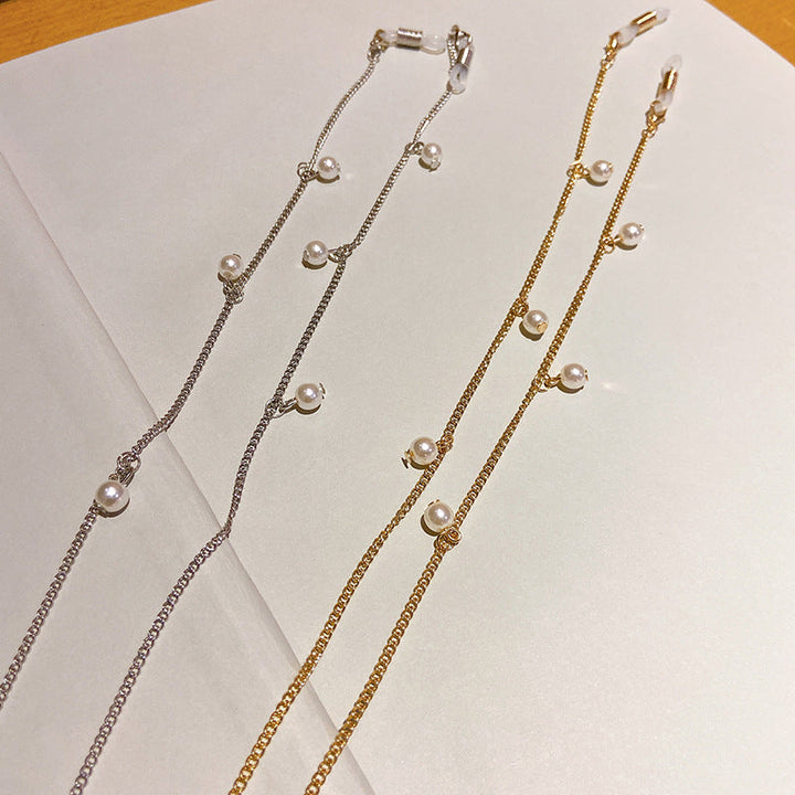 Stylish women's eyewear chain with lustrous faux pearls, a chic accessory for reading glasses.