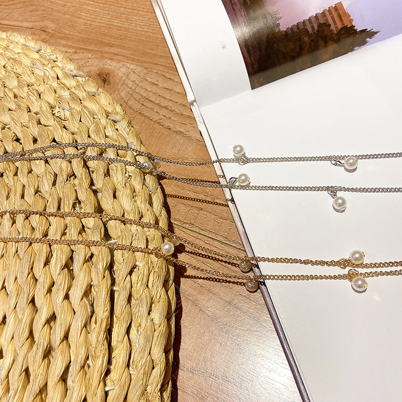 Secure glasses holder chain for women, featuring a delicate pearl design; prevents loss.