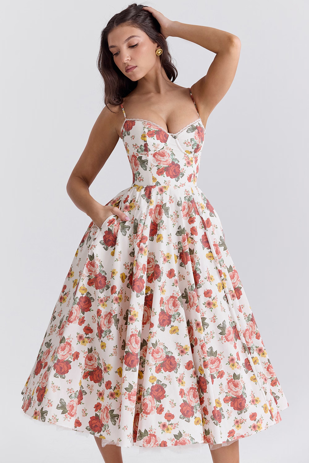 Timeless women's Royale evening gown. Flattering silhouette, ideal for formal occasions & weddings.