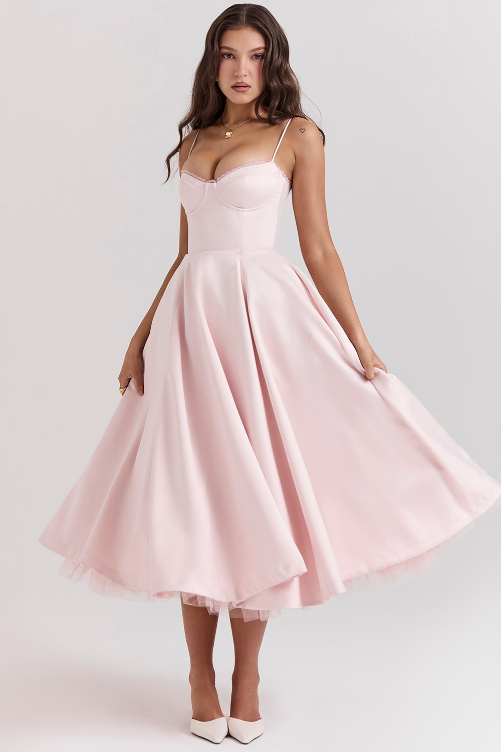 Charming women's Royale dress in a timeless design. Excellent for special occasion wear & parties.