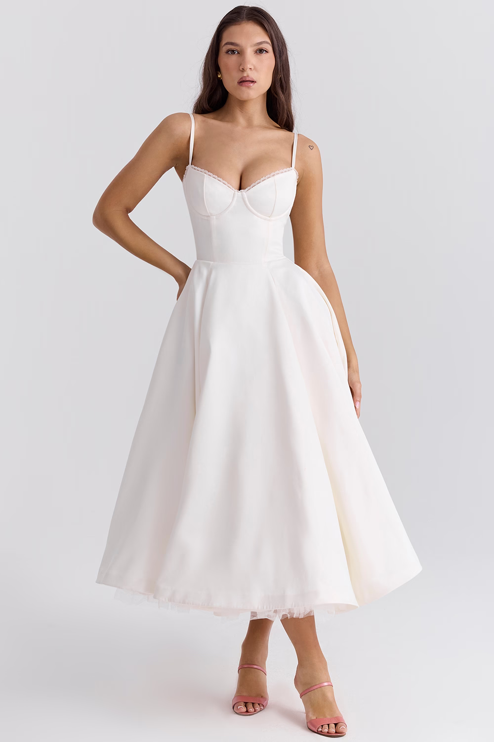 Women's classic Royale dress. Versatile for formal parties, proms, and wedding guest attire.