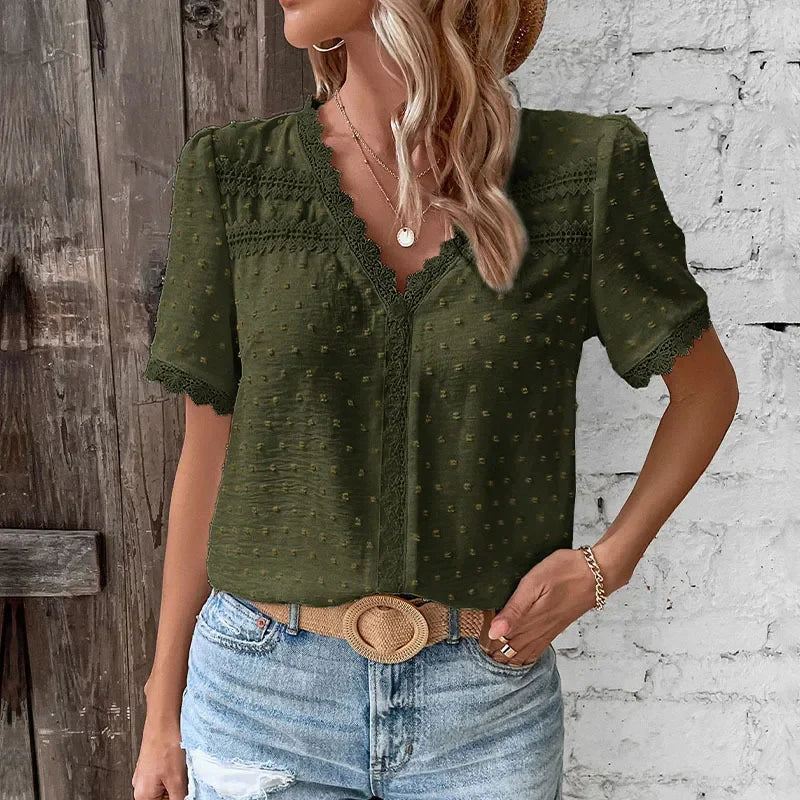 Chic short sleeve top for women, ideal for casual wear or an elegant everyday look.