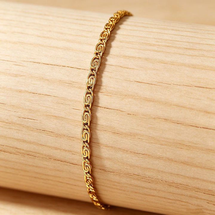 Chic gold-tone women's woven chain bracelet, minimalist jewelry, perfect for elegant styling.