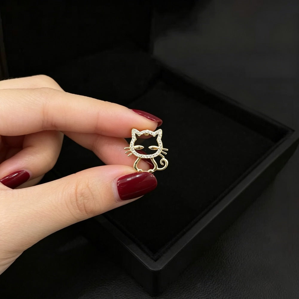 Stylish zirconia cat brooch pin, a dazzling feline accessory designed for women's fashion.