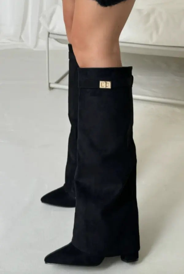 Sophisticated women's fashion tall boots, featuring a classic design and ultimate comfort.