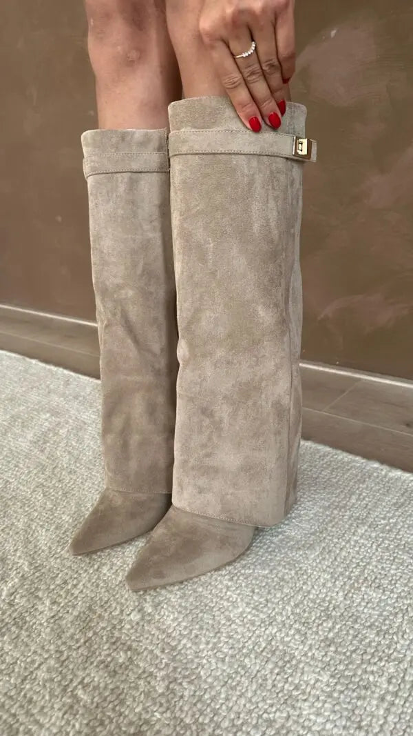 Women's elegant tall boots, designed for comfort and a sophisticated look. Perfect for any outfit.