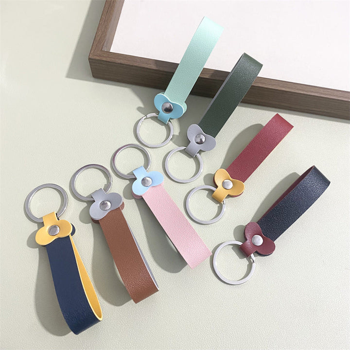 Elegant unisex floral leather keyring; stylish key holder & bag charm.