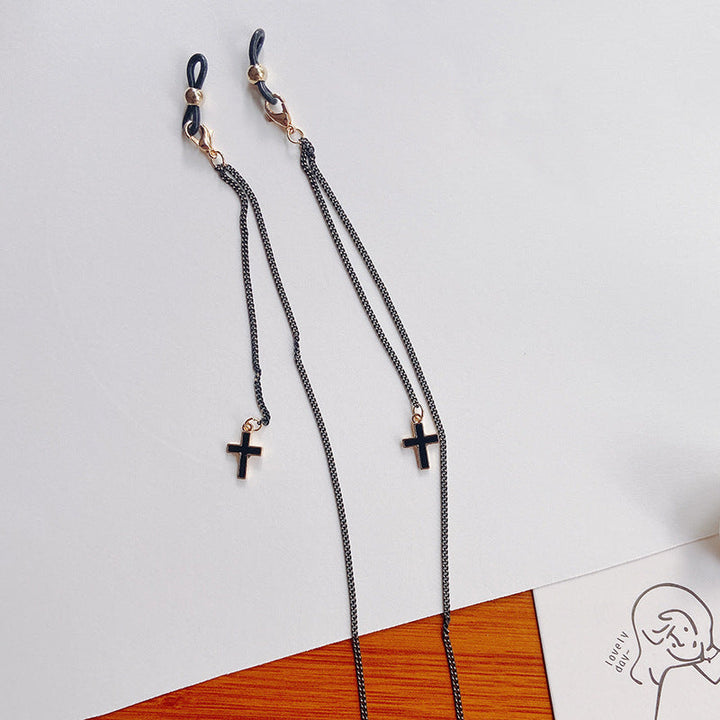 Beautifully crafted star glasses holder chain, a trendy unisex fashion accessory for any outfit.
