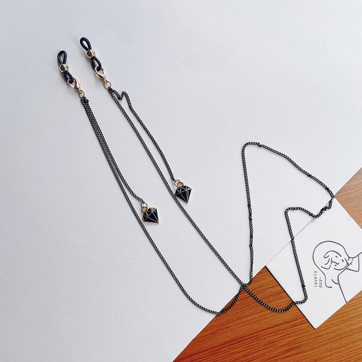 Delicate star glasses chain, offering an elegant way to keep your spectacles close and secure.