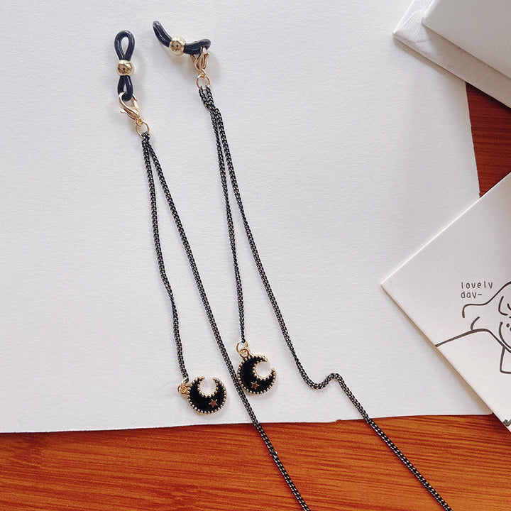 Modern unisex eyewear chain adorned with charming stars, combining style and functionality.