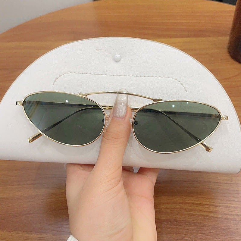 Lightweight & comfortable elegant sunglasses. Essential eyewear for stylish UV protection & daily comfort.