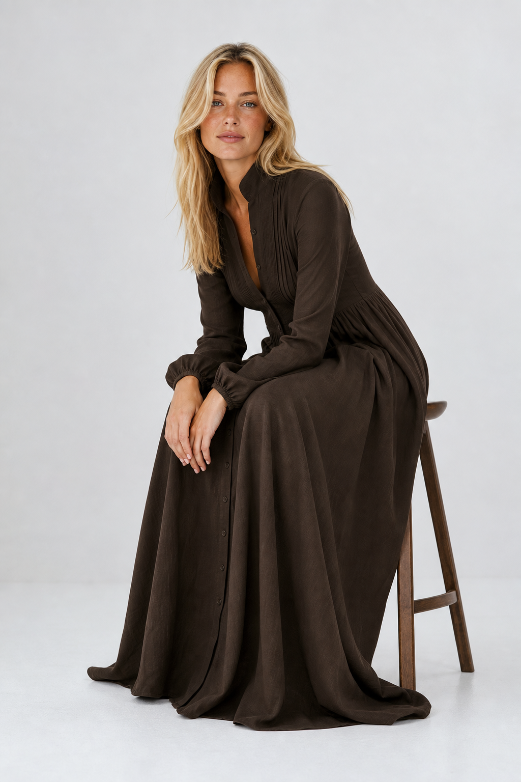 Fall fashion women's V-neck maxi dress with stylish balloon sleeves and practical pockets.