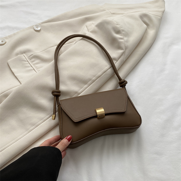 Stylish women's vintage flap shoulder bag with secure closure, an elegant compact crossbody mini bag.