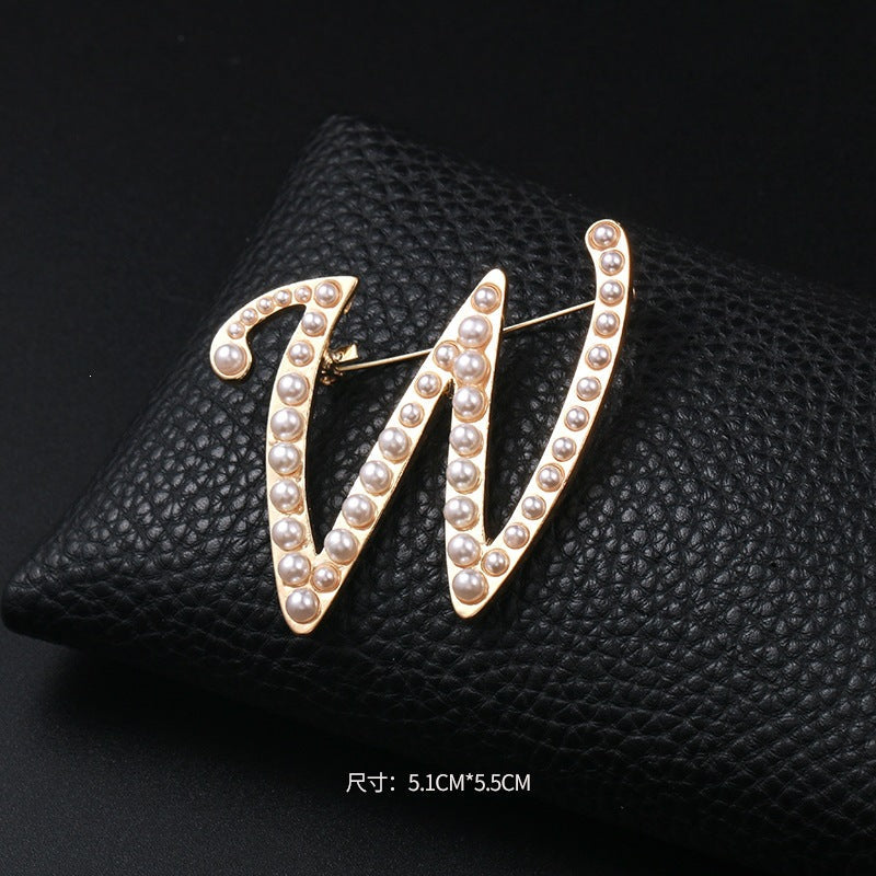 Stylish pearl letter hair clip, elevating any women's hairstyle.