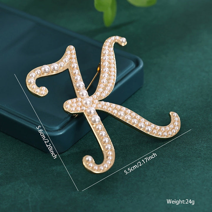 Women's elegant pearl hairpin, adding a touch of sophistication.