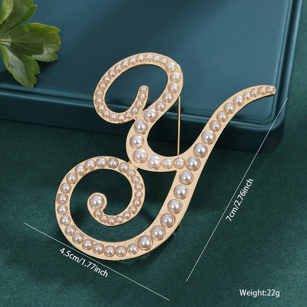 Fashion pearl hair clip, ideal for a refined and polished look.