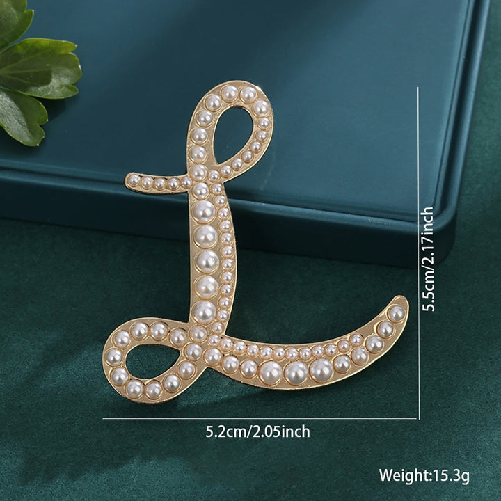Fashionable pearl hair jewelry, perfect for a chic and elegant style.