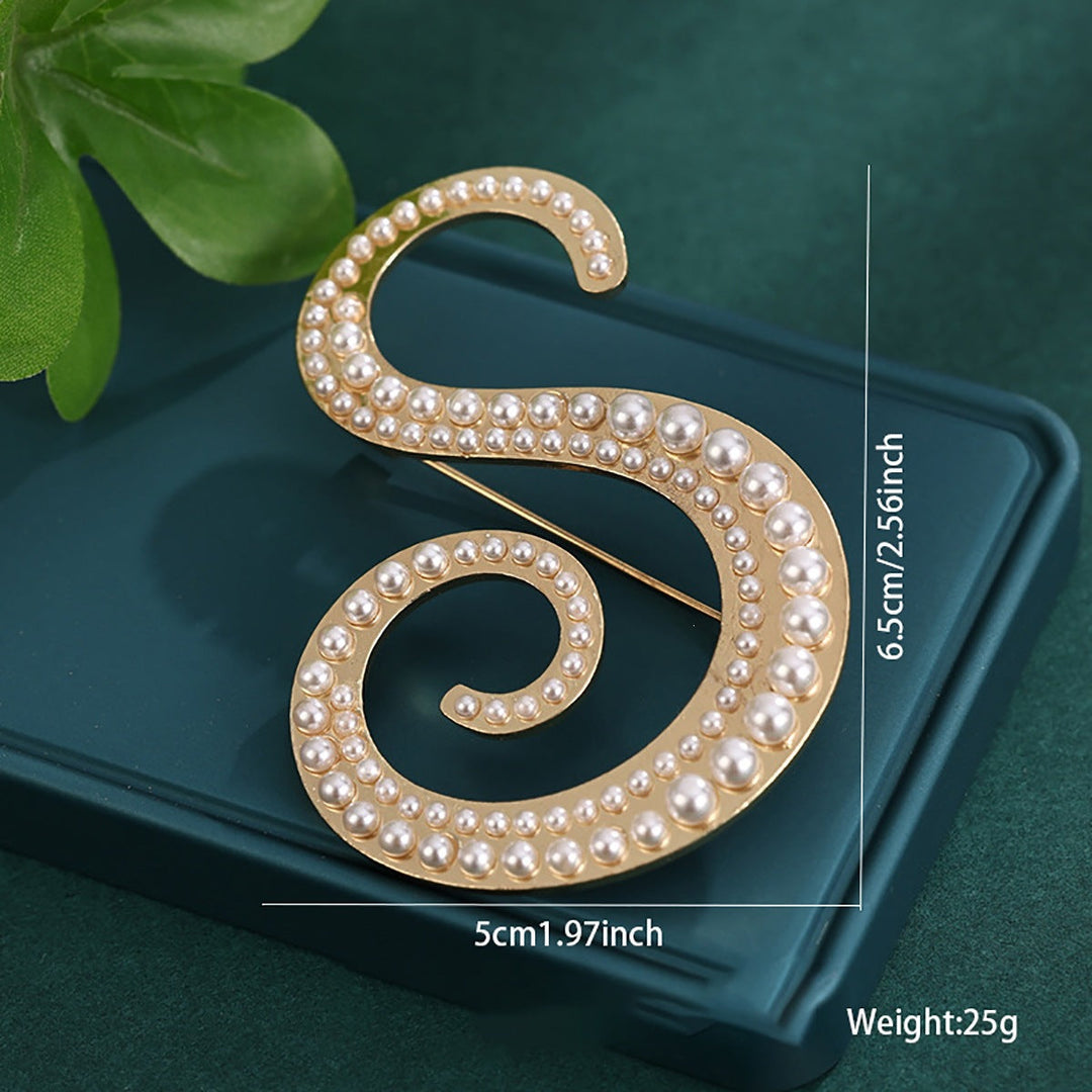 Elegant faux pearl hair clip, a beautiful accessory for women.