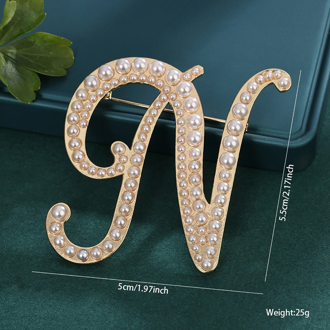 Large faux pearl hair clip, designed for a sophisticated women's look.
