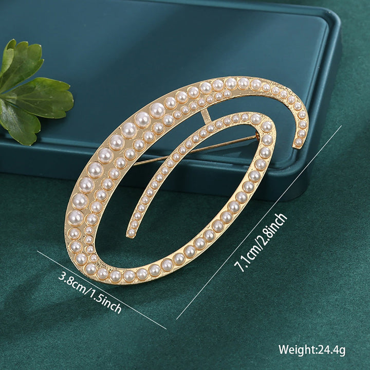 Glamorous pearl hair clip, a must-have chic fashion accessory.