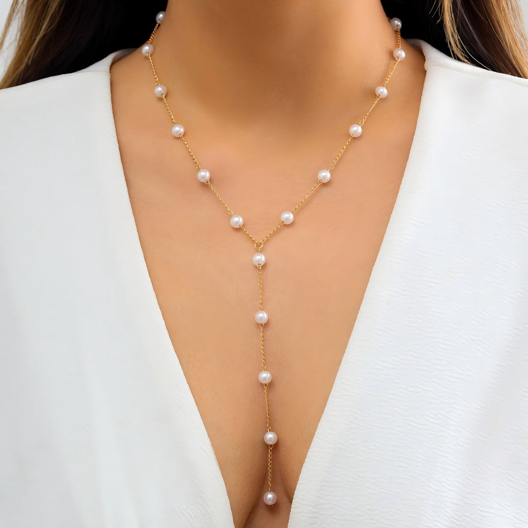 Adjustable white pearl lariat necklace for women, elegant design, adds a sophisticated touch.