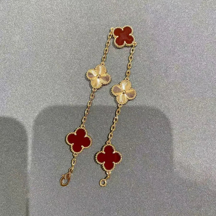 Women's elegant 18k gold-plated clover leaf bracelet, a versatile and adjustable fashion accessory.