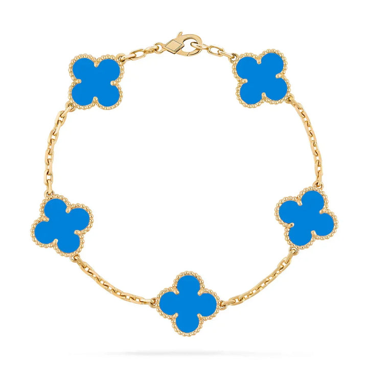 Chic women's 18k gold-plated clover leaf bracelet. Elegant and adjustable jewelry, perfect for any outfit.