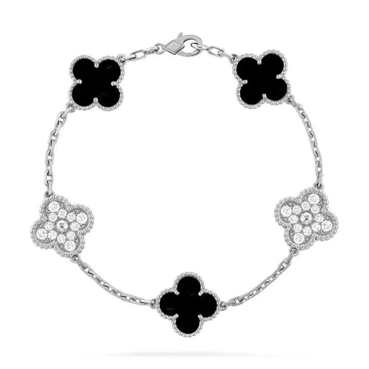 Elegant 18k gold-plated clover leaf bracelet, a perfect women's jewelry gift. Adjustable and stylish.