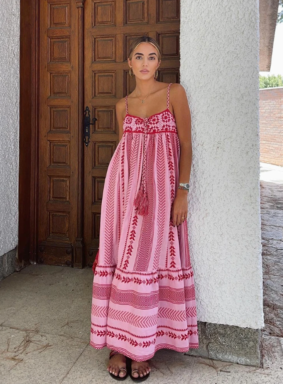 Elegant women's A-line maxi dress, perfect for summer. Flowing silhouette, chic and comfortable style.