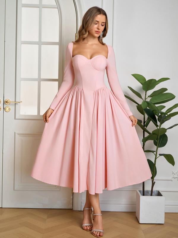 Women's elegant cocktail dress, A-line silhouette, sweetheart neck & ruched details. Ideal for formal parties.