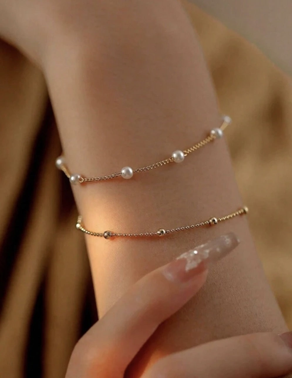 Delicate adjustable pearl bracelet with charming accents, perfect for women's everyday style.