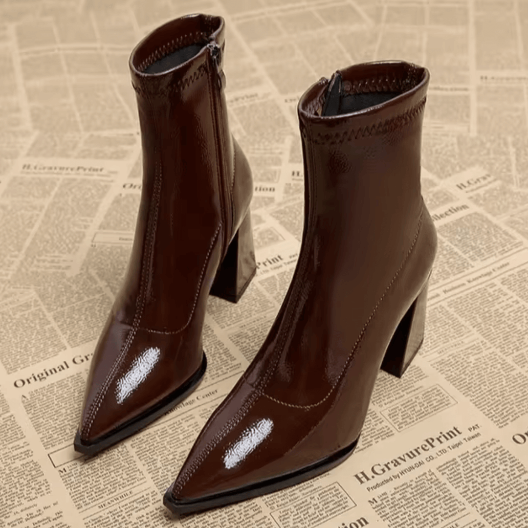 Fashionable women's ankle boots in versatile design. Stylish ladies footwear for fall, winter & everyday elegance.