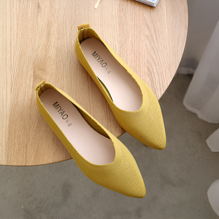 New women's comfortable ballerina flats. Elegant slip-on shoes ideal for casual outings, travel, or office attire.