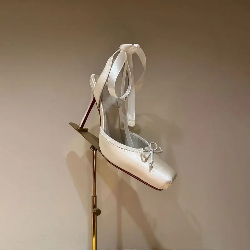 Dazzling women's platform party shoes with an elegant ankle strap, perfect high heels for festive celebrations.