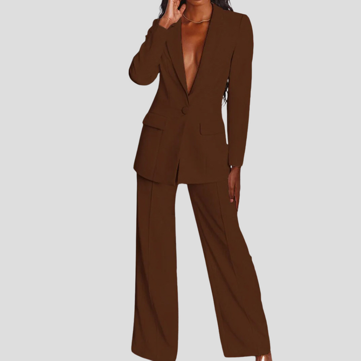 Versatile women's two-piece suit: a chic blazer & matching trousers for polished professional fashion.
