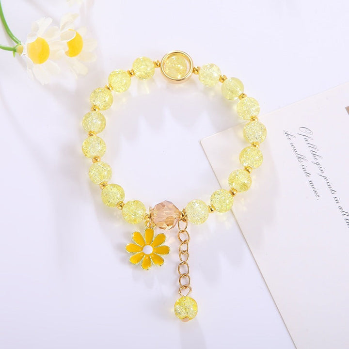 Delicate women's bracelet with a vibrant flower pendant & glistening glass beads. Perfect for everyday elegance.