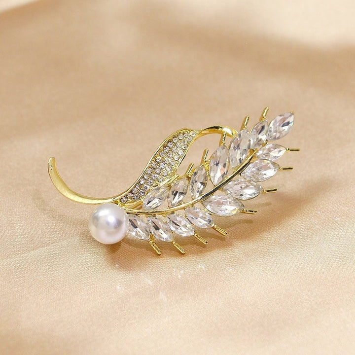Shimmering glitter stone & pearl brooch pin, an elegant women's fashion jewelry accessory.