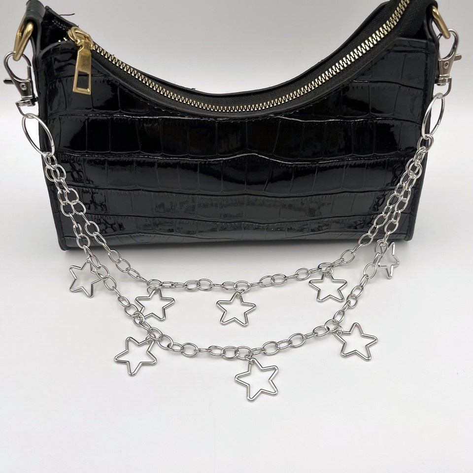Stylish women's metal chain belt adorned with delicate star charms. A versatile and adjustable waist accessory.