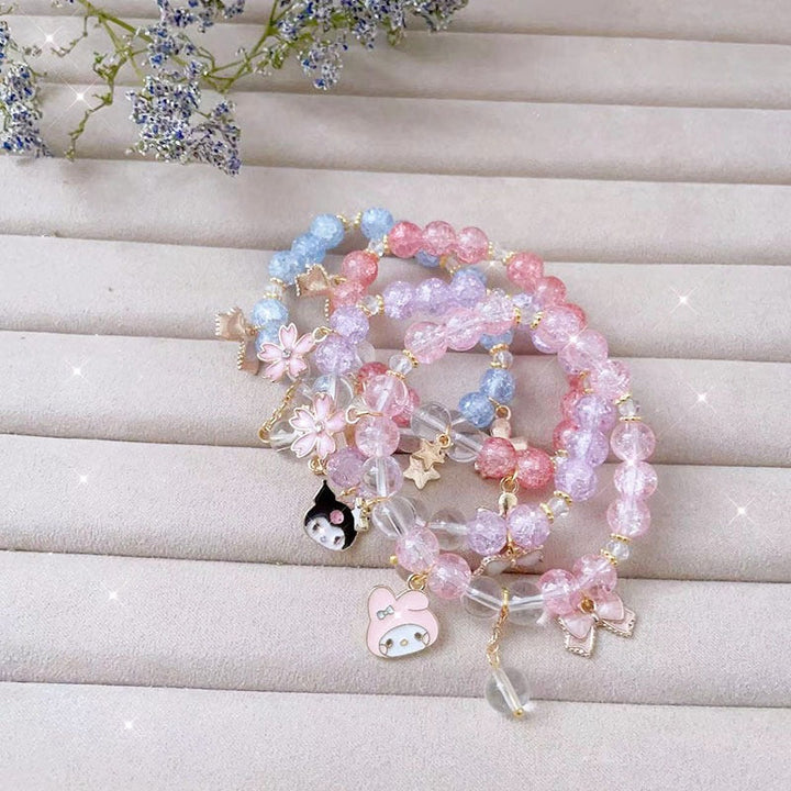 Fashionable elastic women's bracelet with elegant animal and glitter charms.