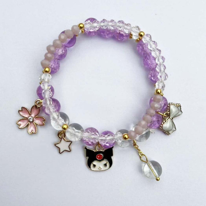 Dazzling women's bracelet combining animal charms, glitter beads, and elastic band.