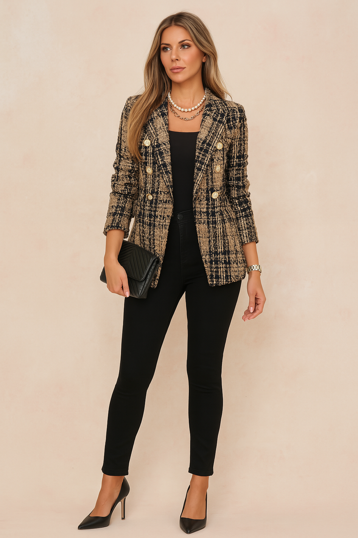 Chic women's elegant checked jacket, a fashionable plaid blazer perfect for a sophisticated look. Versatile outerwear.