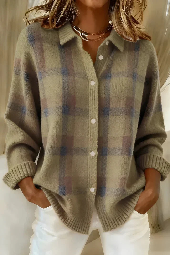 Chic women's longline checkered cardigan. Elegant and versatile for any outfit.